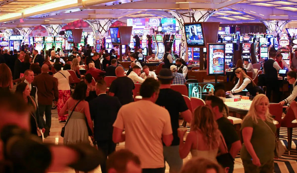 Unmasking the Secrets Behind Casino Crowded Games’ Popularity